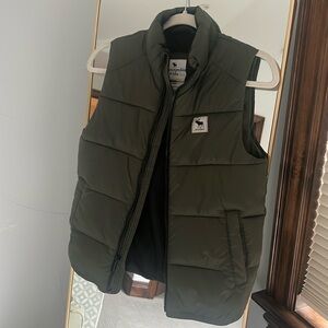 Abercrombie kids puffer vest size 9/10 olive/army green